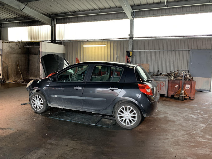 Aperçu des activités de la casse automobile VANNES AUTO PIECES située à LOCQUELTAS (56390)